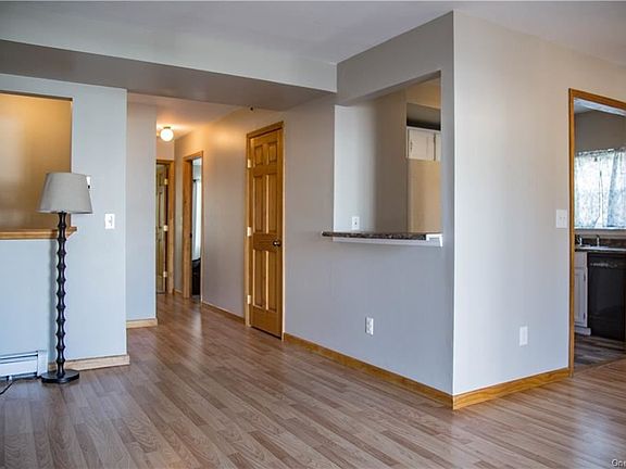 4th image of 8 Lexington Hl Unit 8