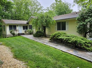 350 Mayapple Rd, Stamford, CT 06903