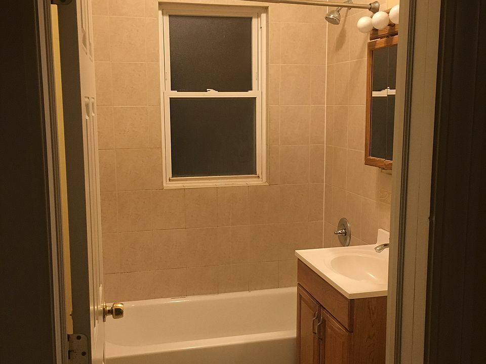 2nd image of 425 N Leamington Ave