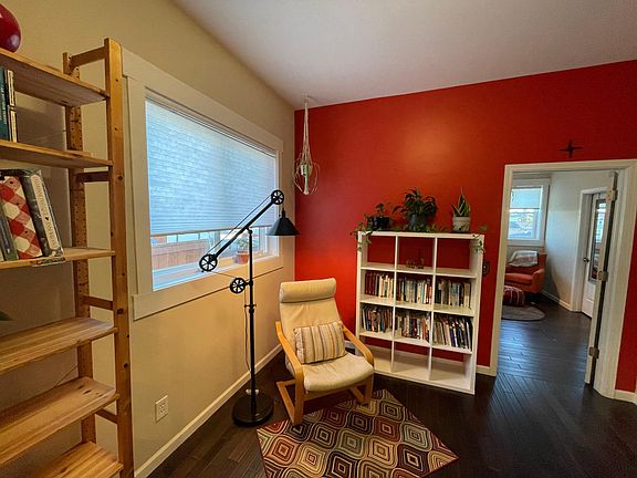 Reading or office area