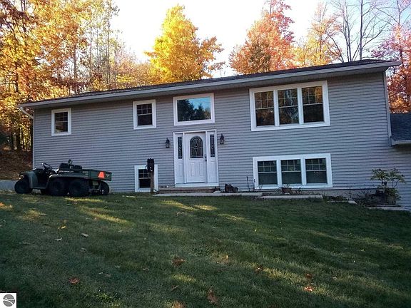 2nd image of 3303 Columbine Ct