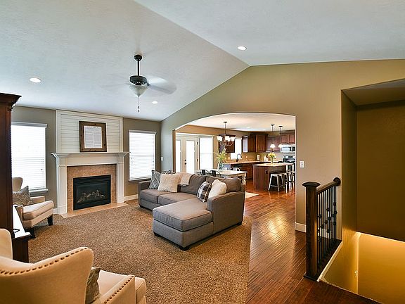 2nd image of 252 W Summerhill Dr