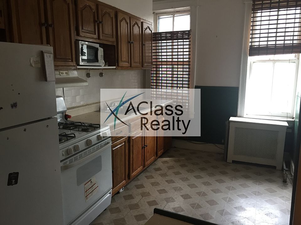 1st image of 3441 42nd St APT 2R