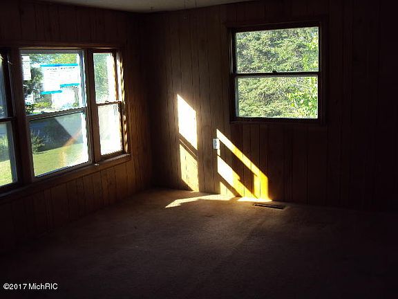 5th image of 1124 Paw Paw Ave
