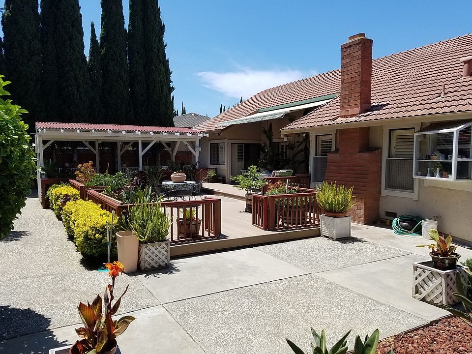 2nd image of 3068 Bates Ct