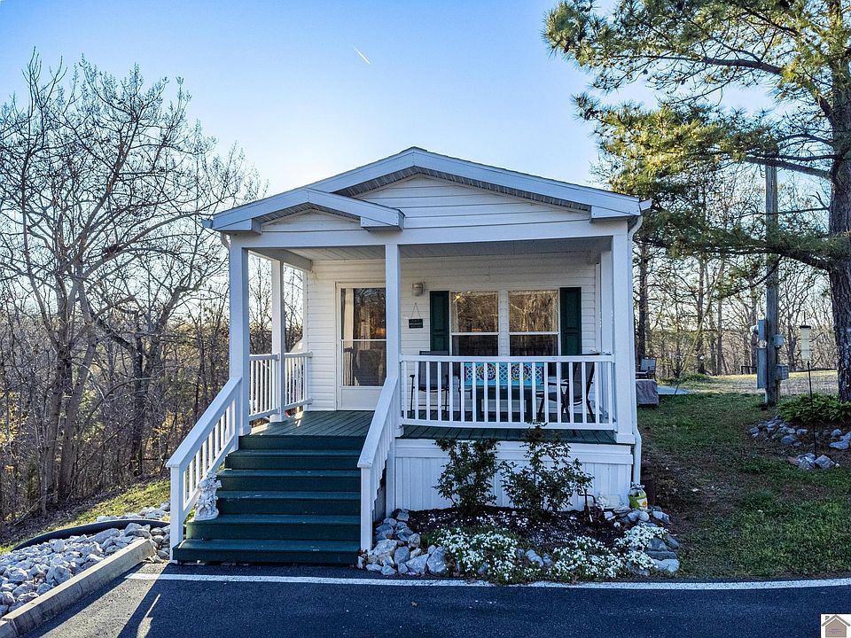 1st image of 695 Paradise Dr