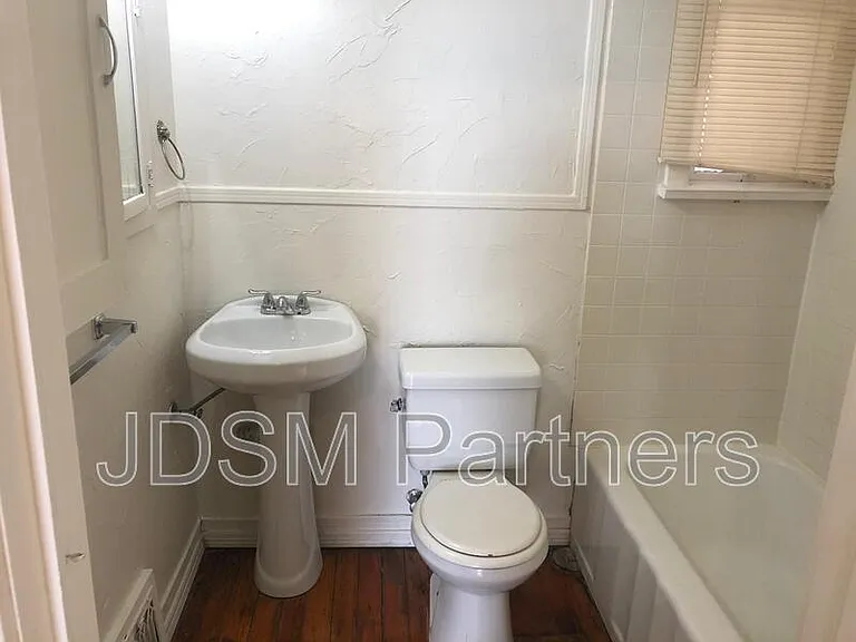 1260 Vine St #1 — Photo 7