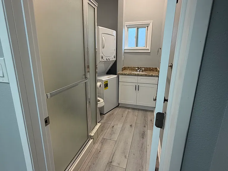 23242 Victory Blvd — Photo 11