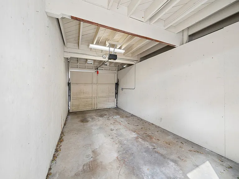 1400 Haven Pl — Photo 10