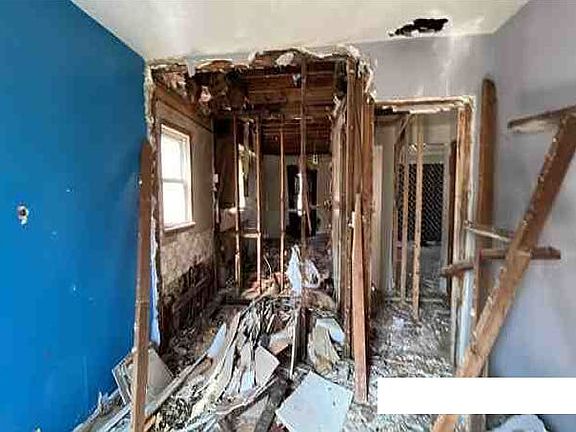 4th image of 11911 194th St