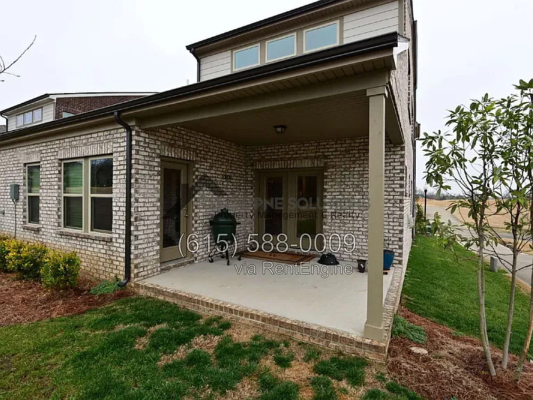 1028 Fenner Ln — Photo 7