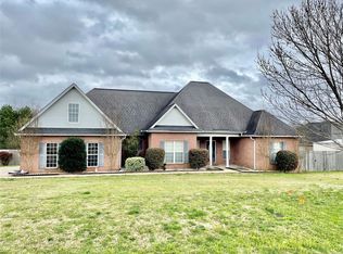 1221 Kenner Creek Cir, Deatsville, AL 36022