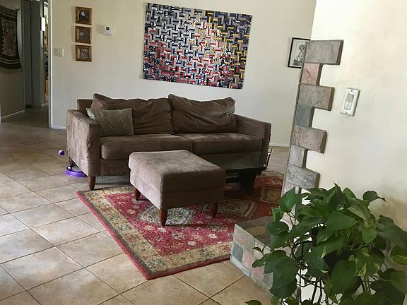 4th image of 325 E La Diosa Dr