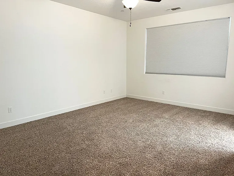 937 Lindsay Ln — Photo 13