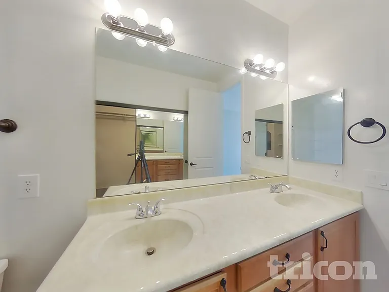 7731 S 45th Ln — Photo 7