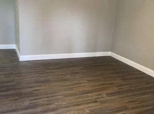 711 Governor St APT B, Springfield, IL 62704