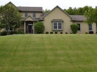 5111 Pinecrest Ct, West Bend, WI 53095