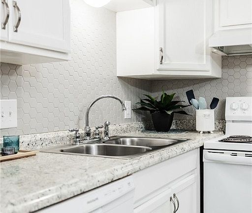 4th image of 304 Palmwood Dr