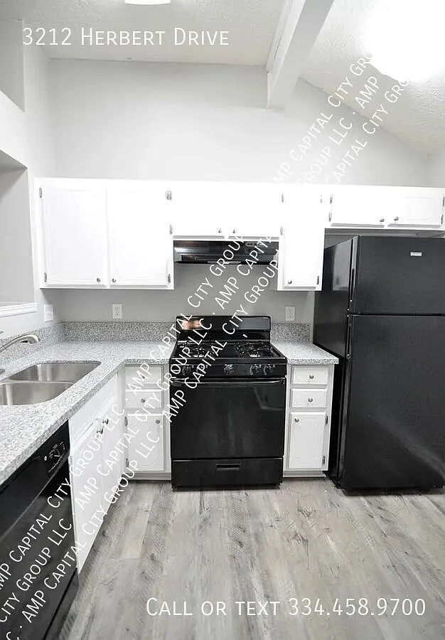 Building Photo - 3212 Herbert Dr