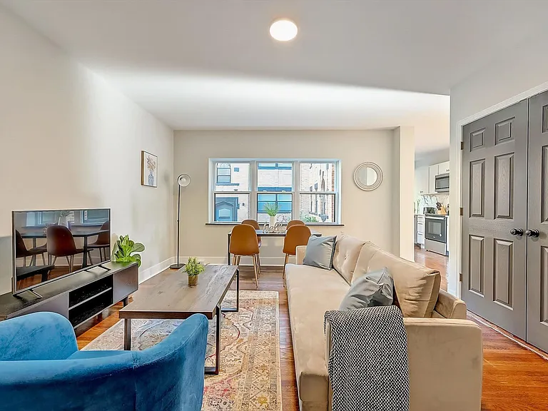 2624 Victory Pkwy — Photo 3