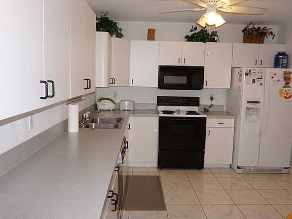 5th image of 924 SE 15th Ct