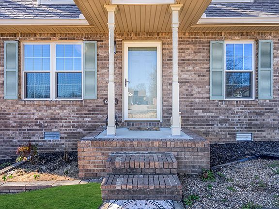 3rd image of 1654 Sparkleberry Dr