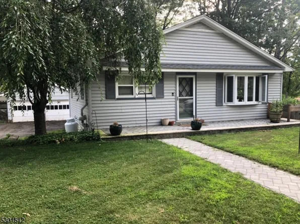 20 Lackawanna Trl, Hopatcong Boro, NJ 07843