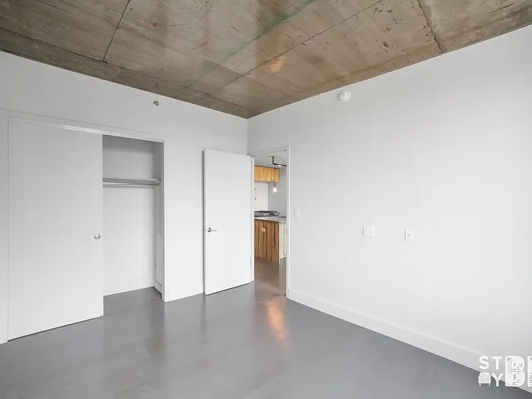 72 Box St #3J — Photo 10