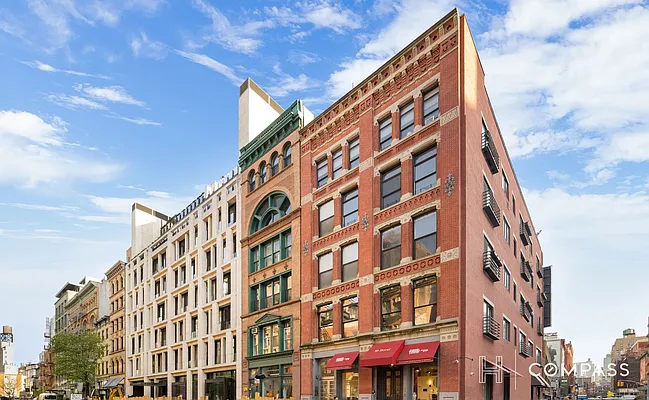 Sold by Compass | media 21