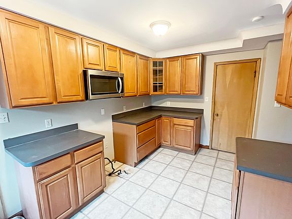 5th image of 24280 Jerome Ave