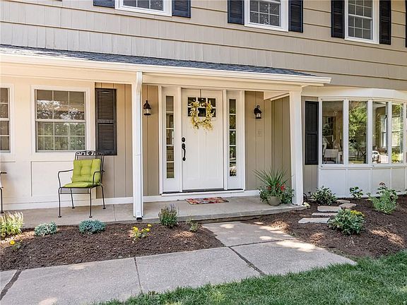 4th image of 27 Rollingwood Dr