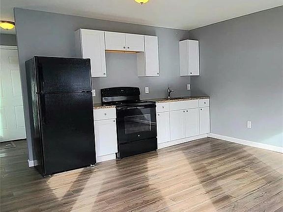 Kitchen area, microwave not in image but included.