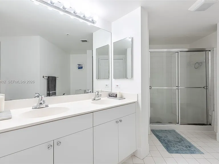 17100 N Bay Rd #1414 — Photo 16