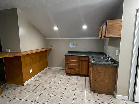 3rd image of 139 Huron St