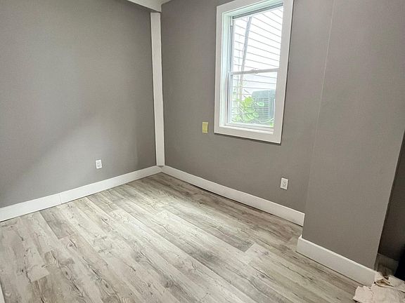 4th image of 400A Baldwin Ave #1