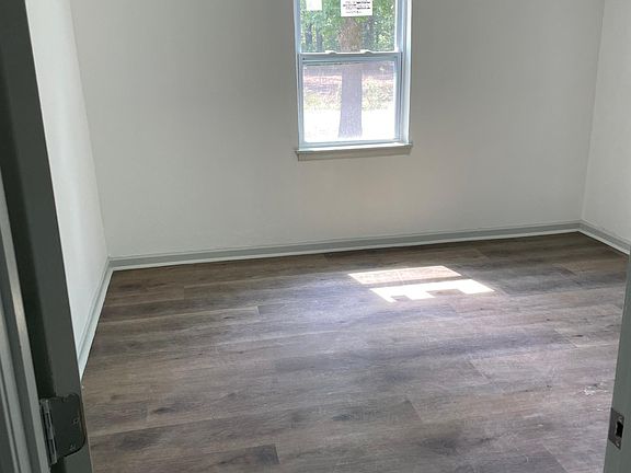 5th image of 212 Mimosa St