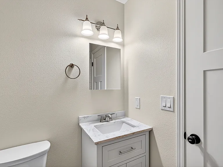 721 N Main St #4 — Photo 15