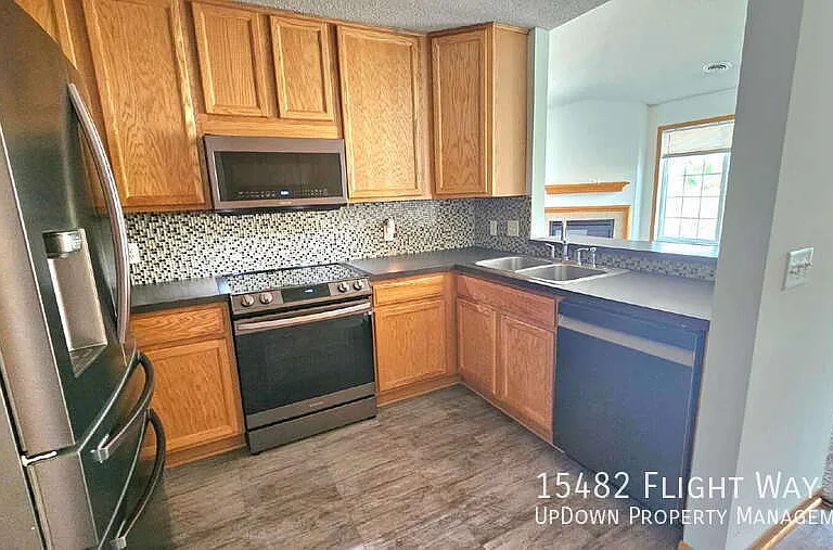 15482 Flight Way — Photo 4
