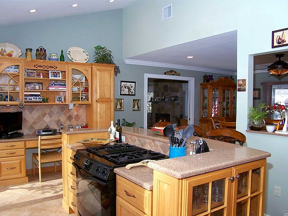 3rd image of 2 Christopher Ct