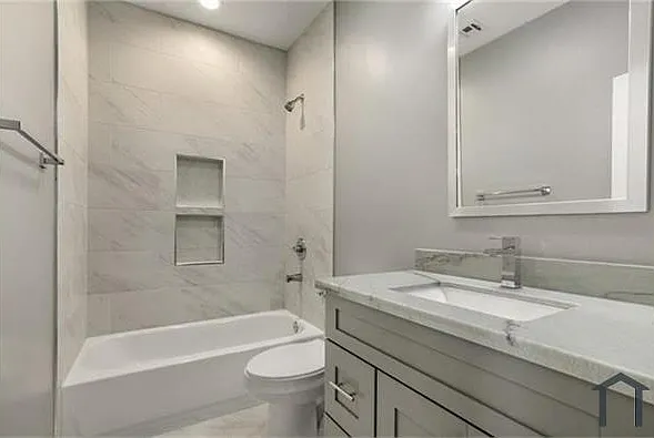 4 bed, 1200 sqft, $2,200 — Photo 2