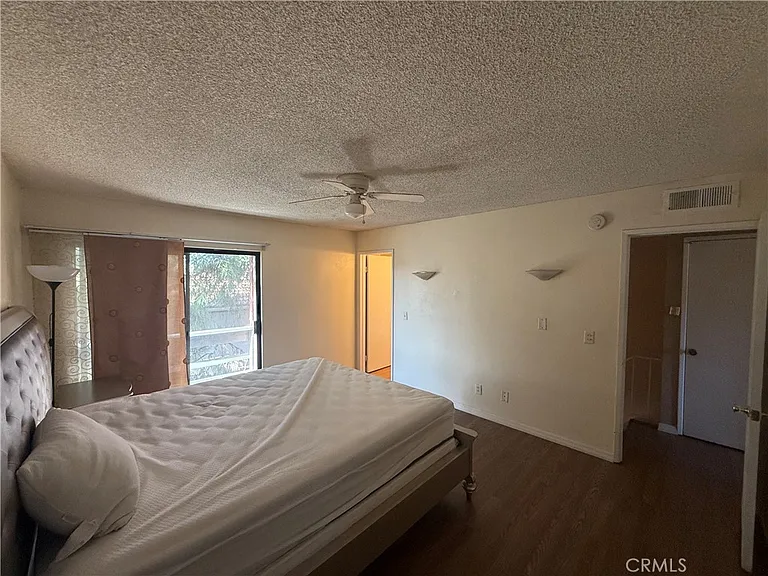 9131 Burnet Ave #10 — Photo 28