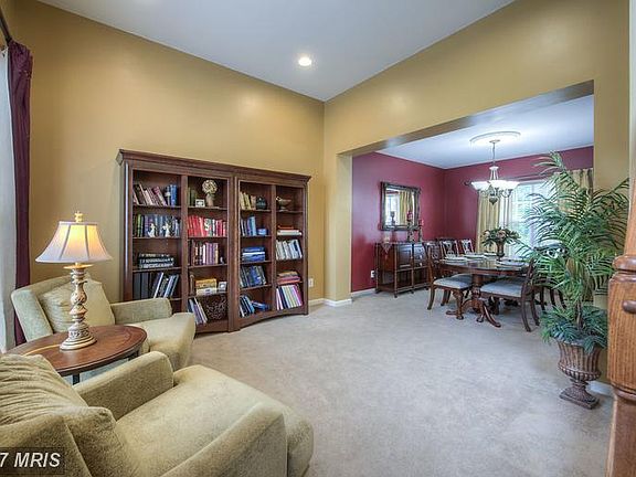 3rd image of 9317 Laurel Oak Dr