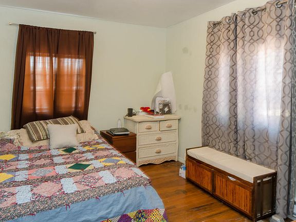 805 Prospect Ave NE-large-005-15-Bedroom