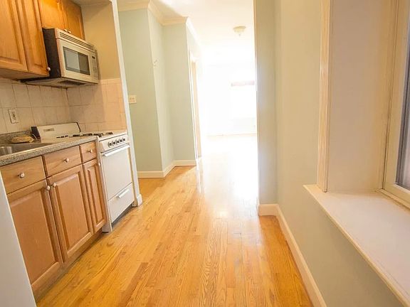 3rd image of 203 Bleecker St APT 17