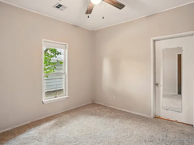 850 E Moses St — Photo 9