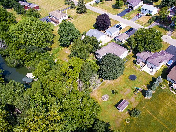2nd image of 1602 Holiday Dr