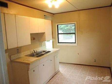 4th image of 2632 Jules St
