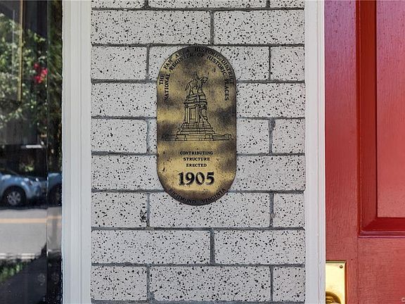 3rd image of 1602 W Grace St