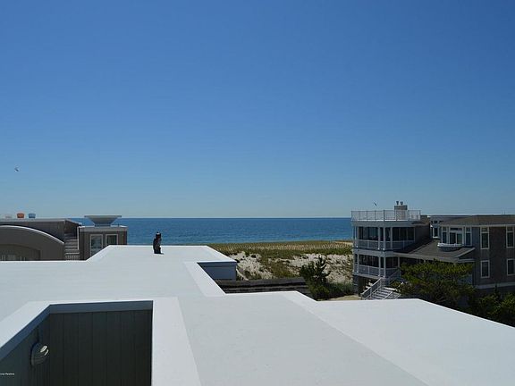 3rd image of 127 Long Beach Blvd #D