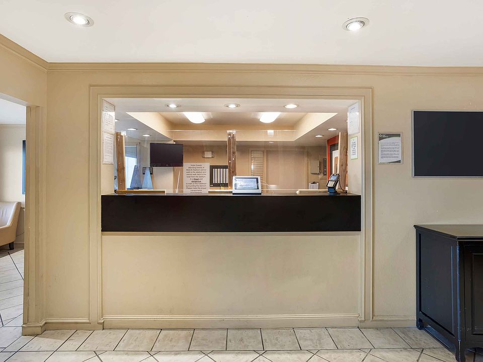 Lobby and Guest Check-in